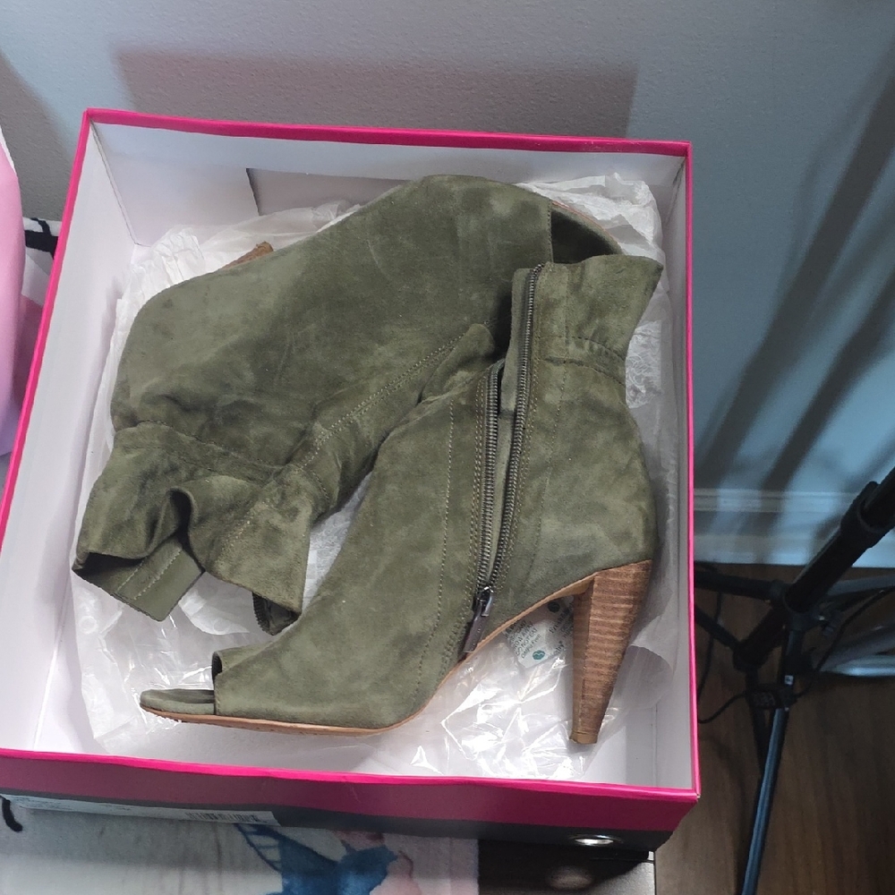 Vince Camuto Olive Ankle Booties